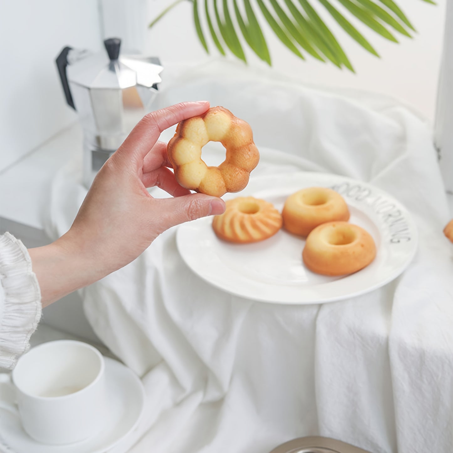 1pc Baking Pan, Non-stick Small Plum Flower Shaped Cake Mold, Three Flower Type Donut Mold, Biscuit Bread Oven Baking Mold, Household Cake Mold, Kitchen Accessories, Baking Tools, DIY Supplies